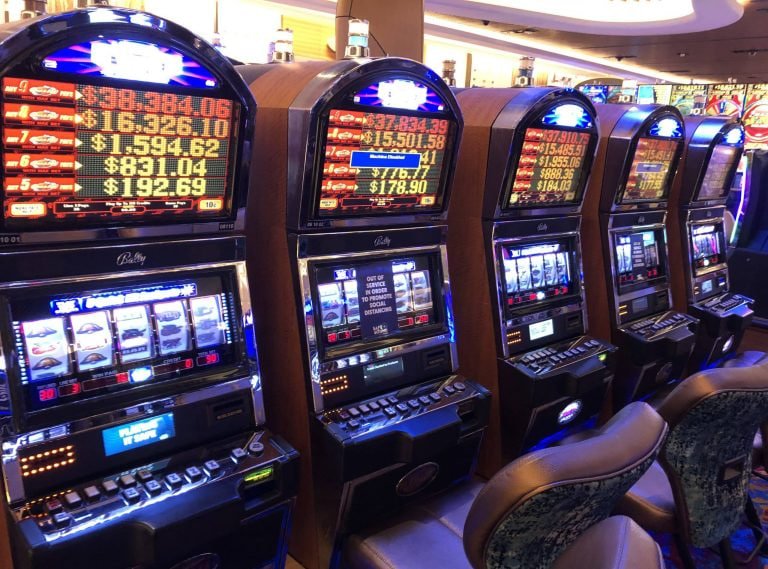 Filipino player on mobile checking jilipark22 rewards offers and bonus details